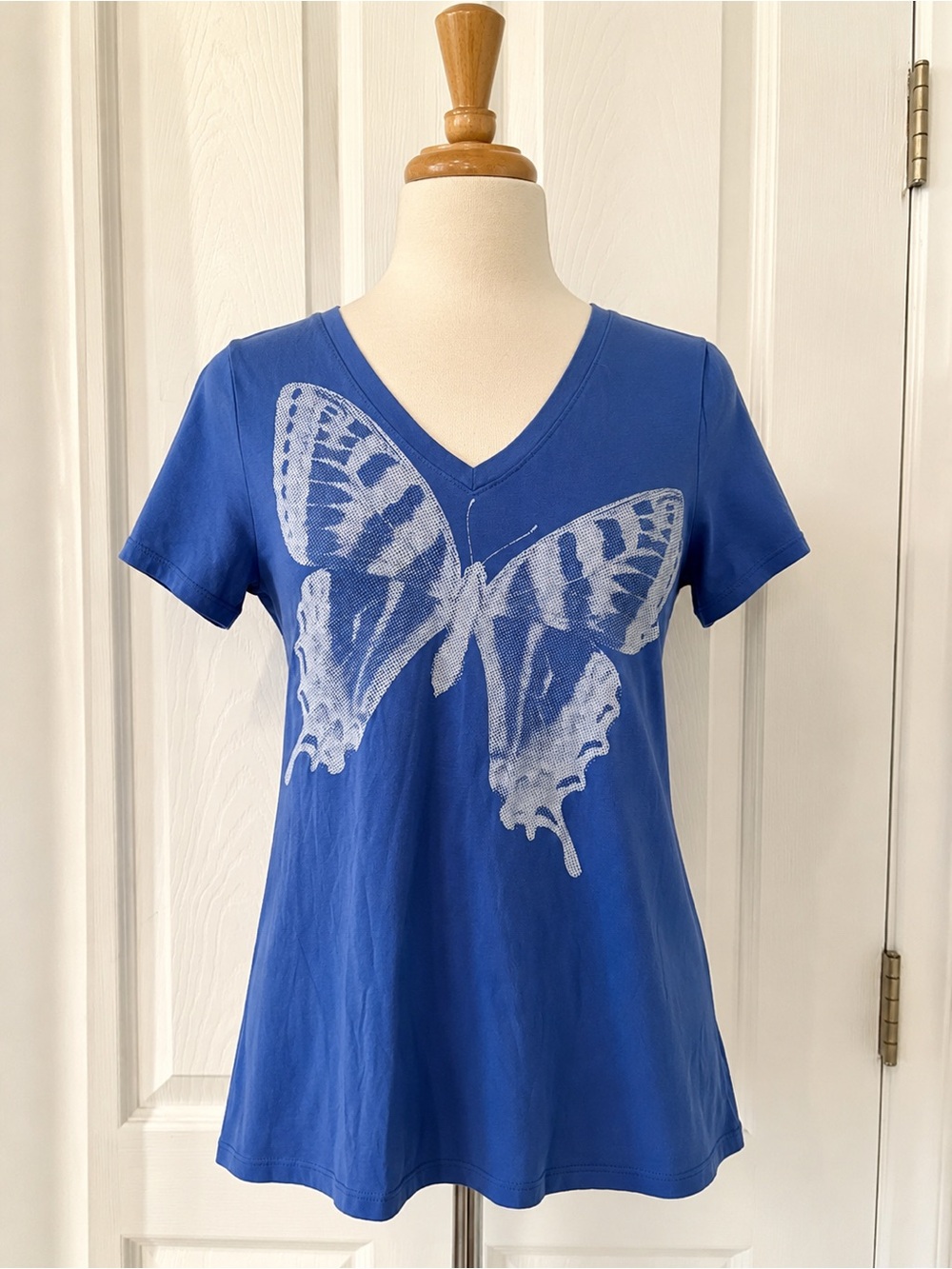 Blue Butterfly Graphic V-Neck Tee Medium